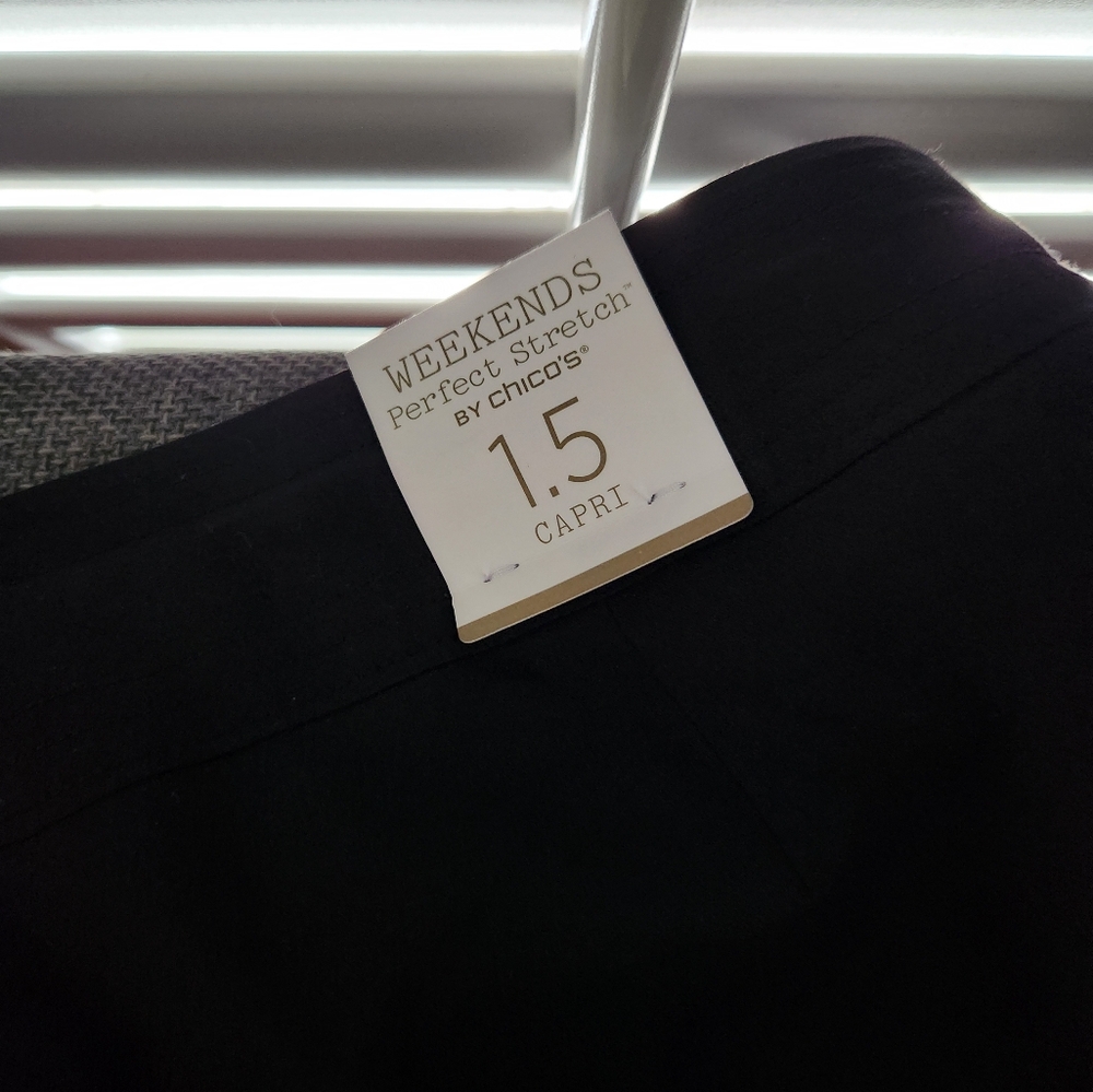 CHICO'S CROP PANTS NWT - Picture 2 of 6